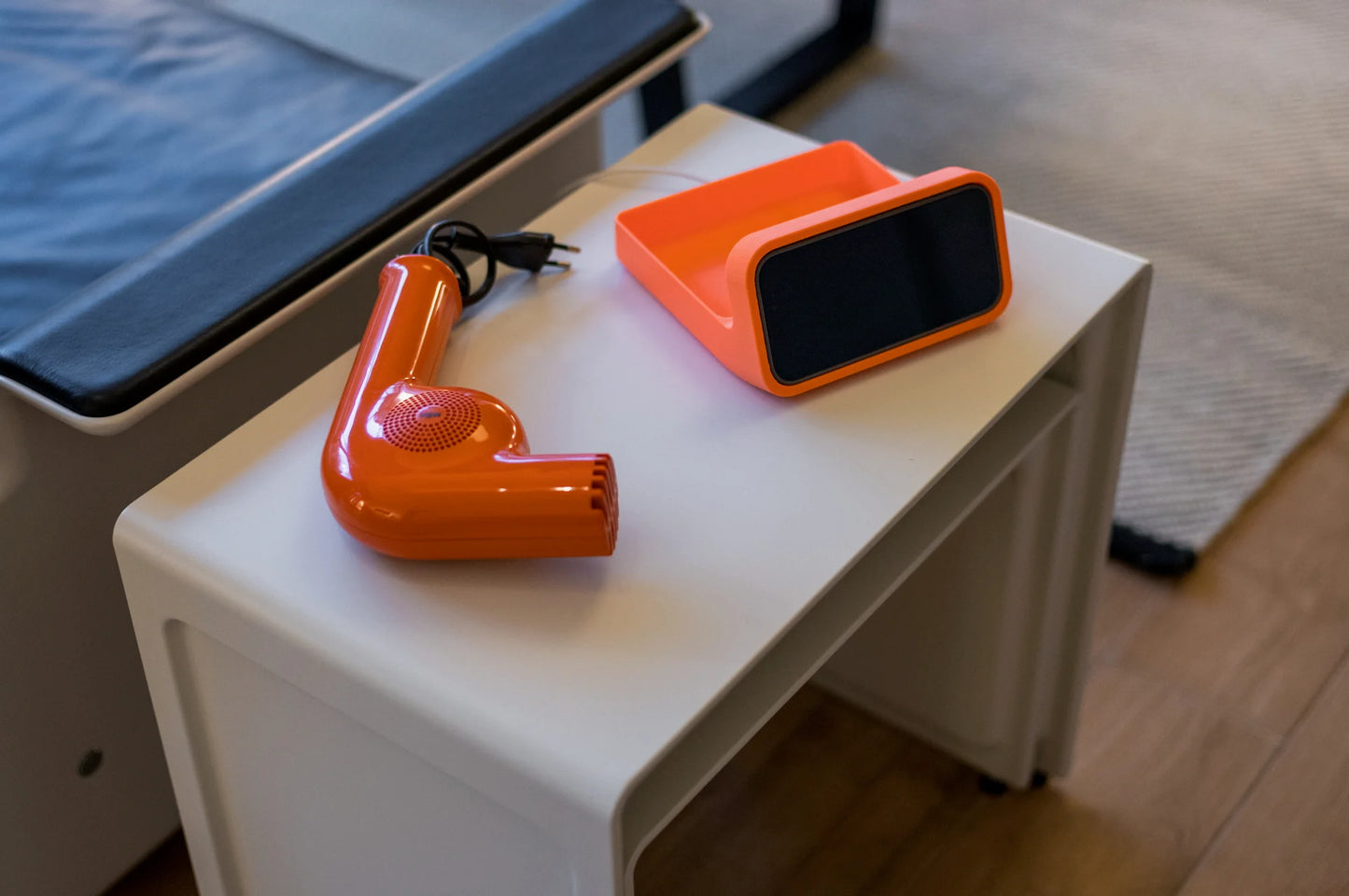 Fatih's Collection: Vintage inspired iPhone StandBy Dock